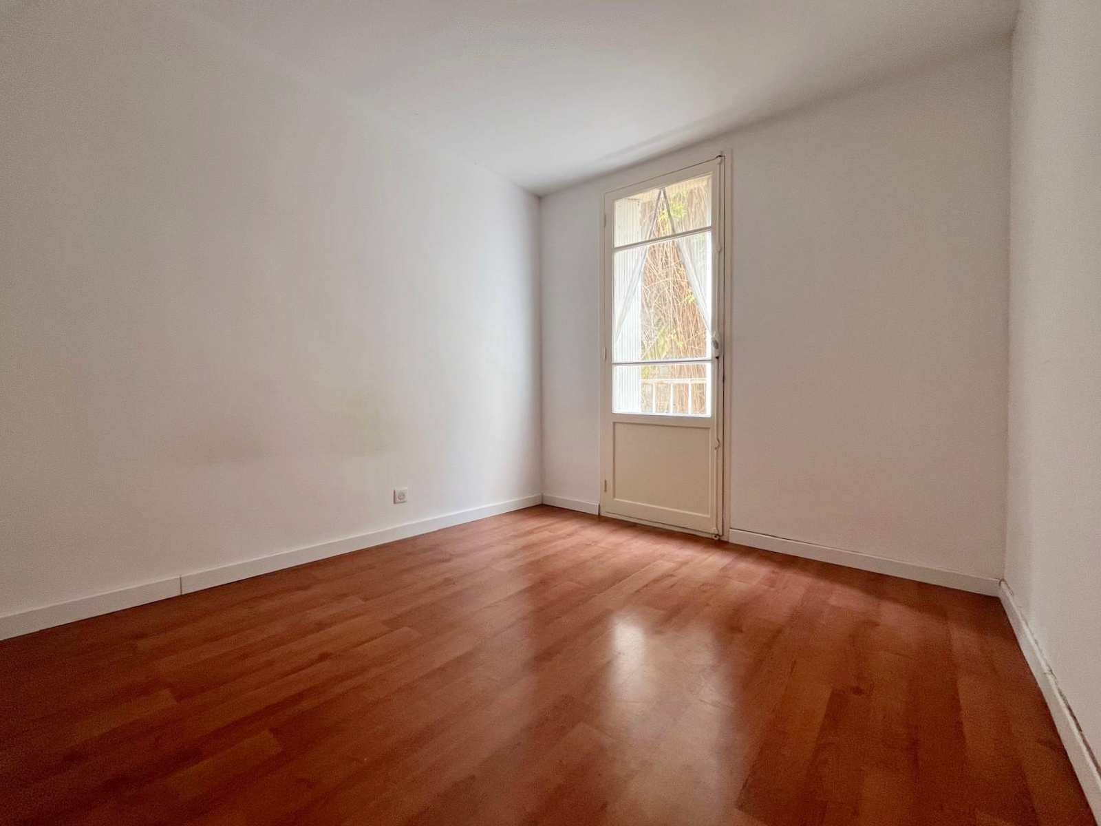 Appartement T3 60m2 avec balcon et cave   Quartier prisé proche plage du Trottel