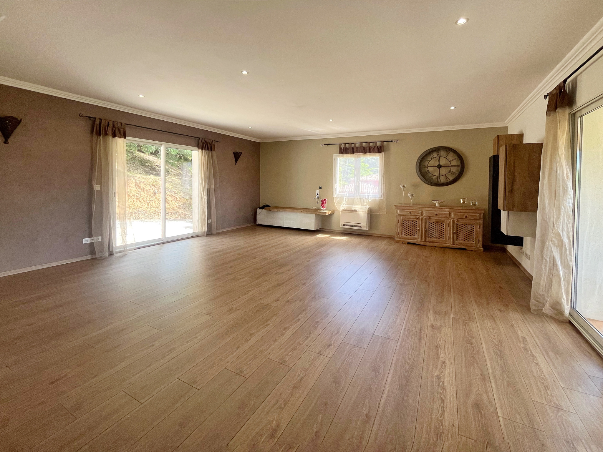 VILLA FAMILIALE  200m2 avec piscine   entre Porticcio et Bastelicaccia