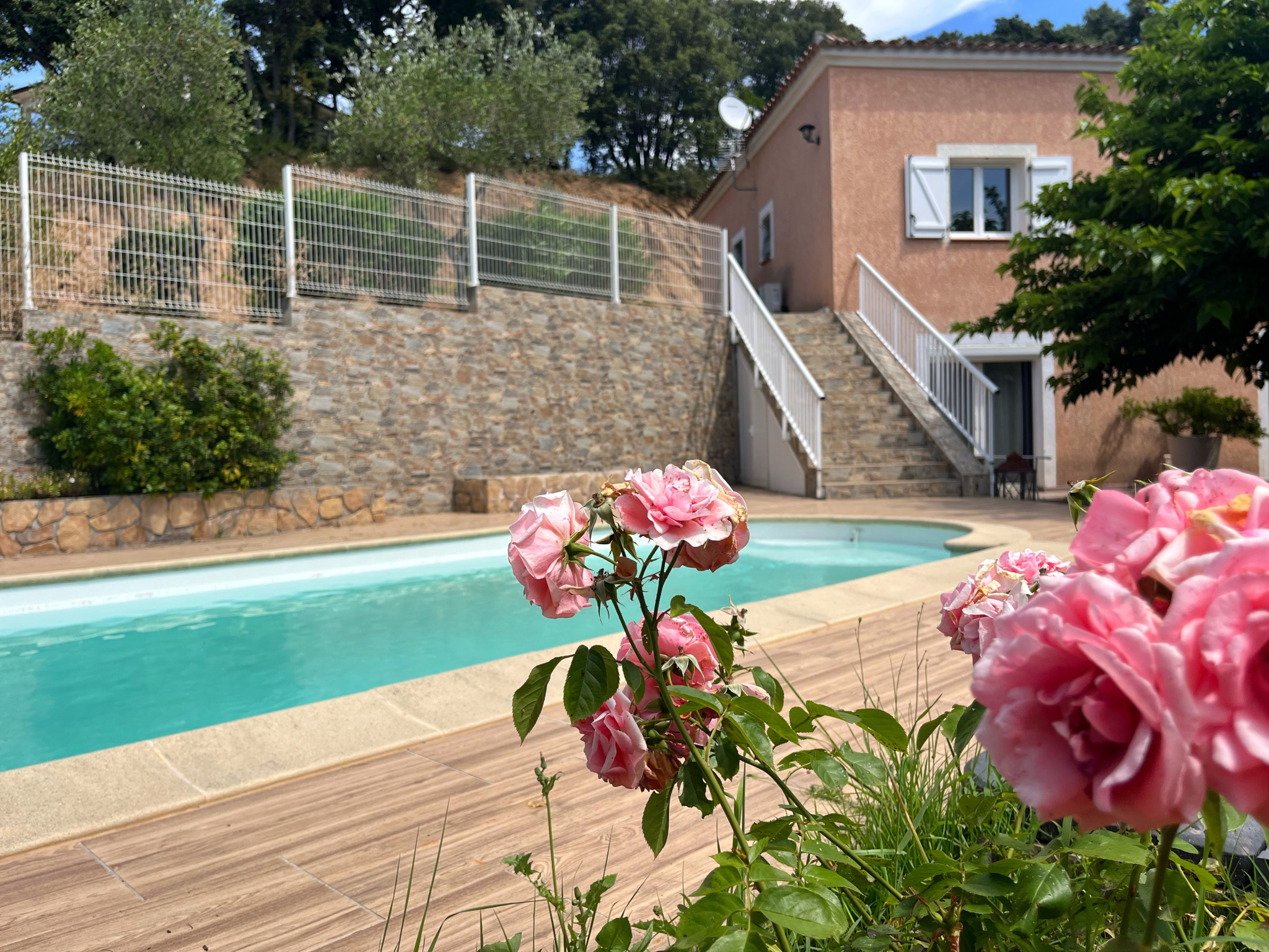 VILLA FAMILIALE  200m2 avec piscine   entre Porticcio et Bastelicaccia