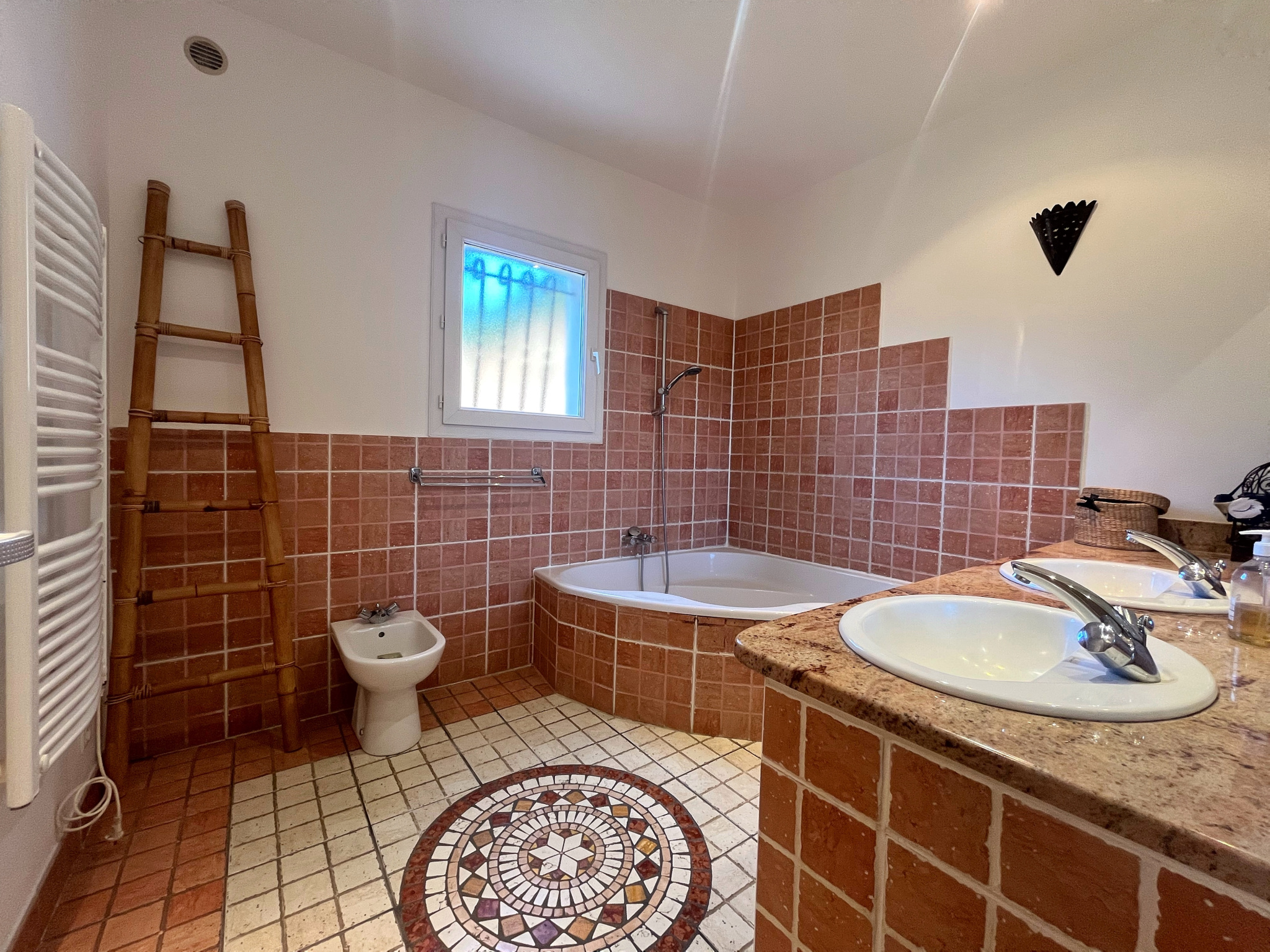 VILLA FAMILIALE  200m2 avec piscine   entre Porticcio et Bastelicaccia