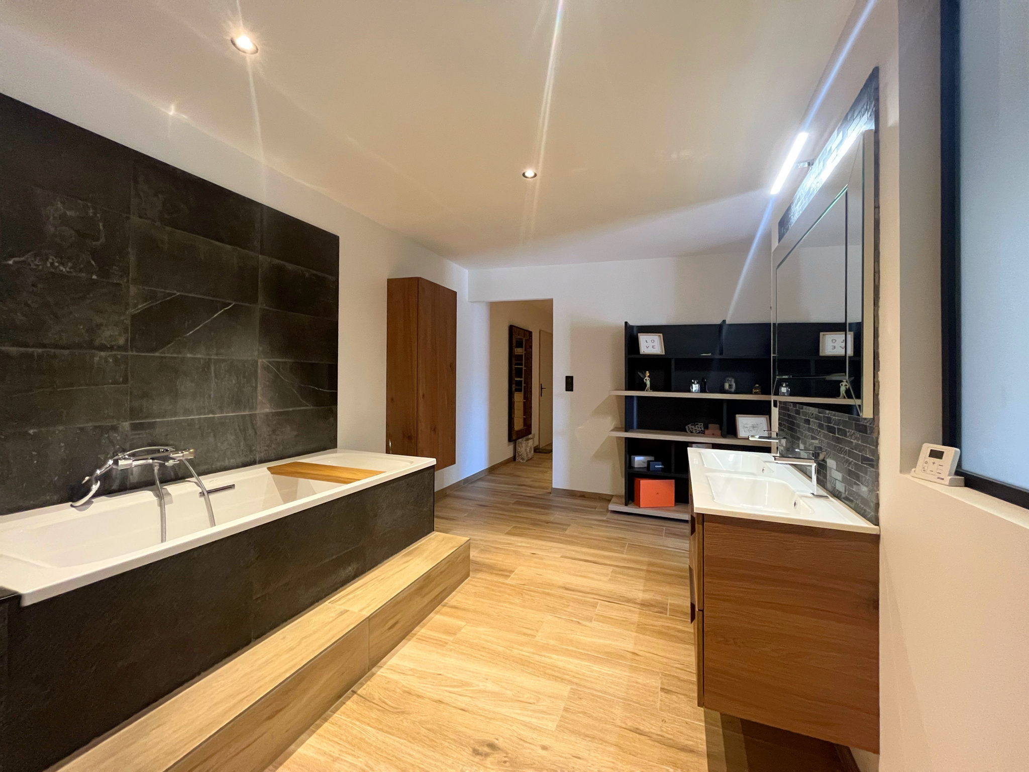 VILLA FAMILIALE  200m2 avec piscine   entre Porticcio et Bastelicaccia