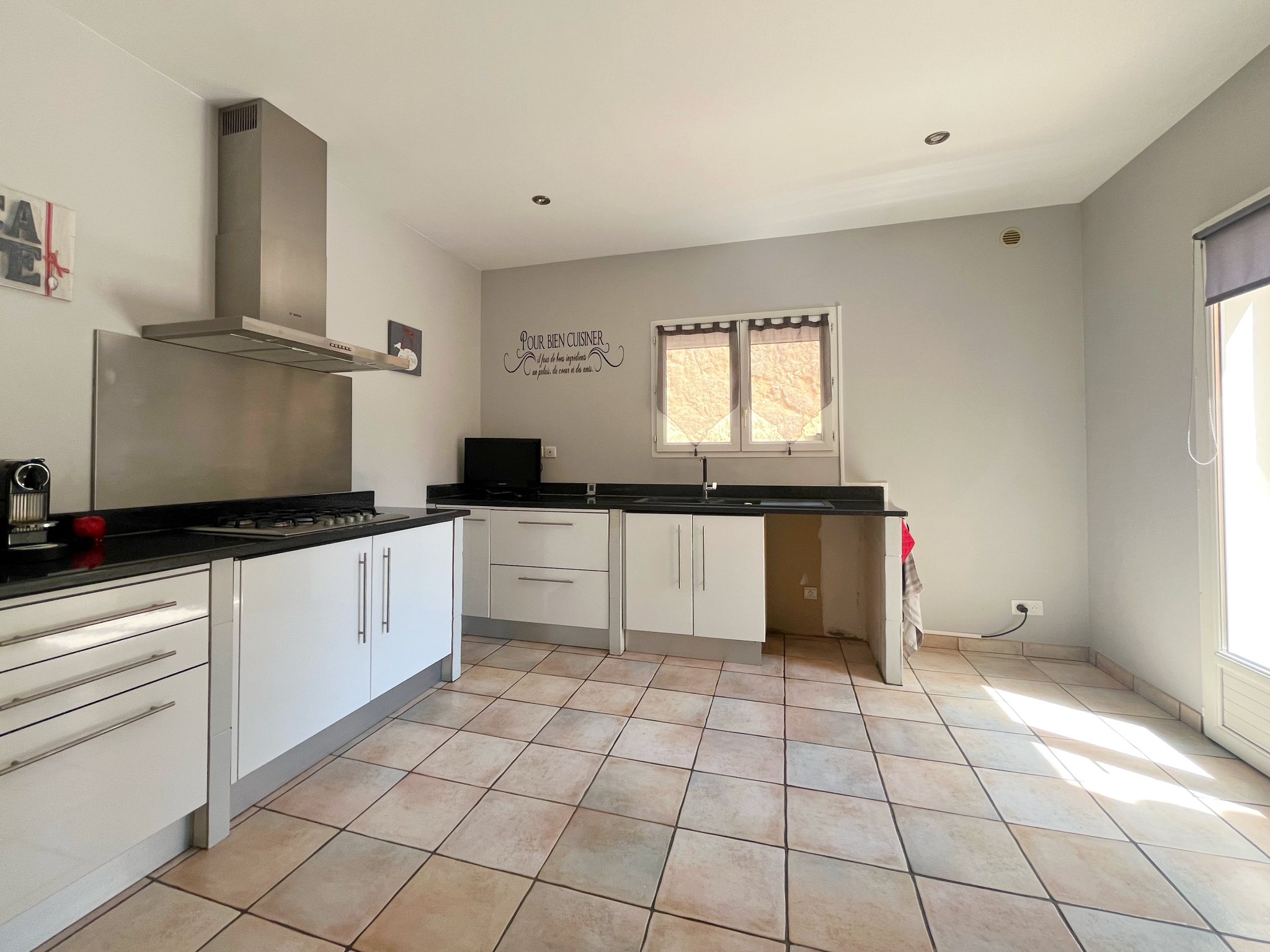 VILLA FAMILIALE  200m2 avec piscine   entre Porticcio et Bastelicaccia