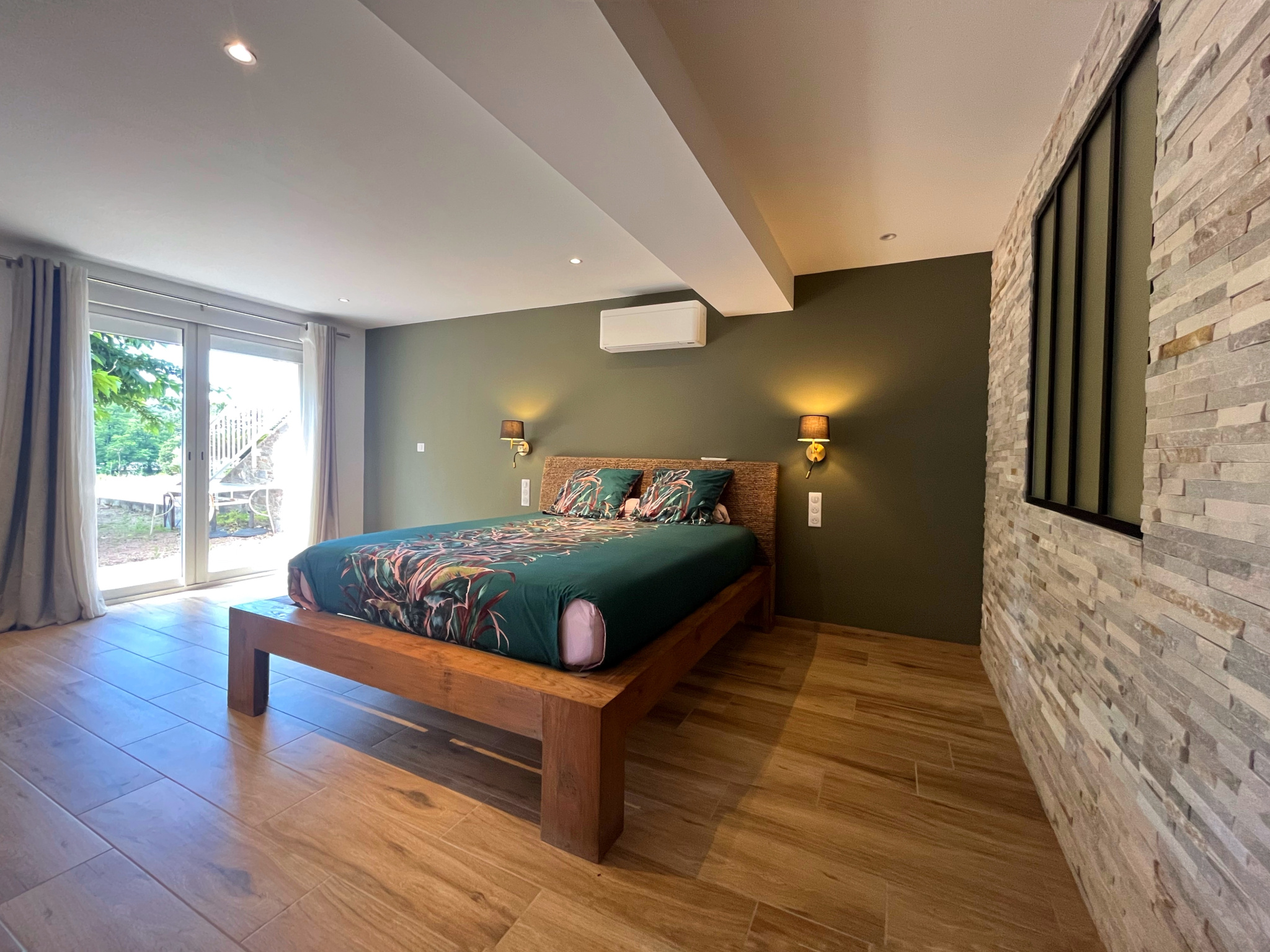 VILLA FAMILIALE  200m2 avec piscine   entre Porticcio et Bastelicaccia