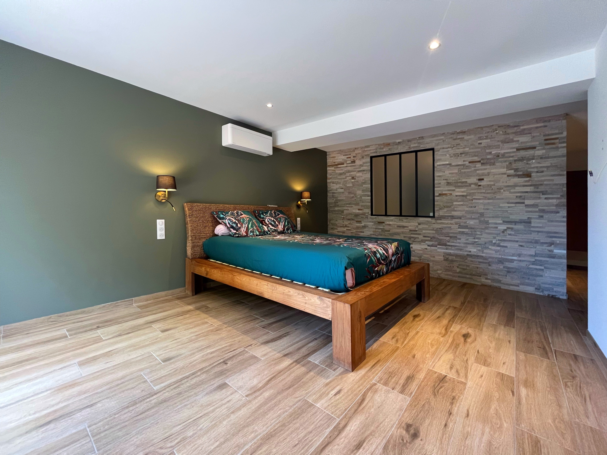 VILLA FAMILIALE  200m2 avec piscine   entre Porticcio et Bastelicaccia