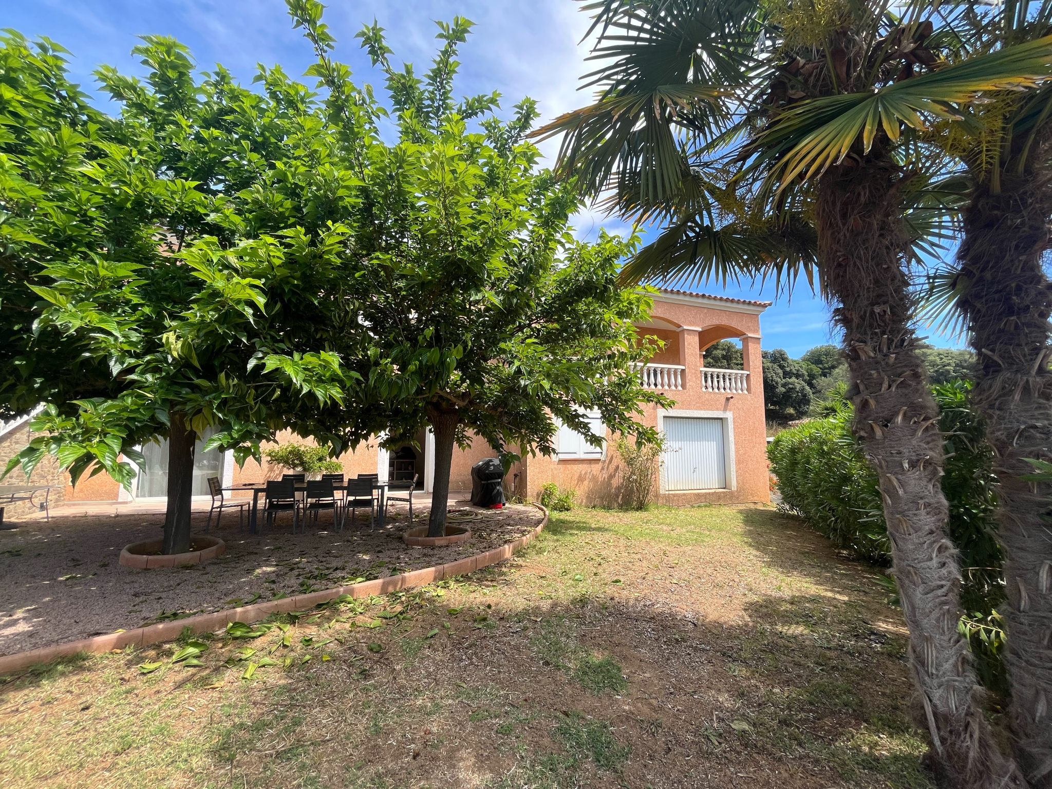 VILLA FAMILIALE  200m2 avec piscine   entre Porticcio et Bastelicaccia