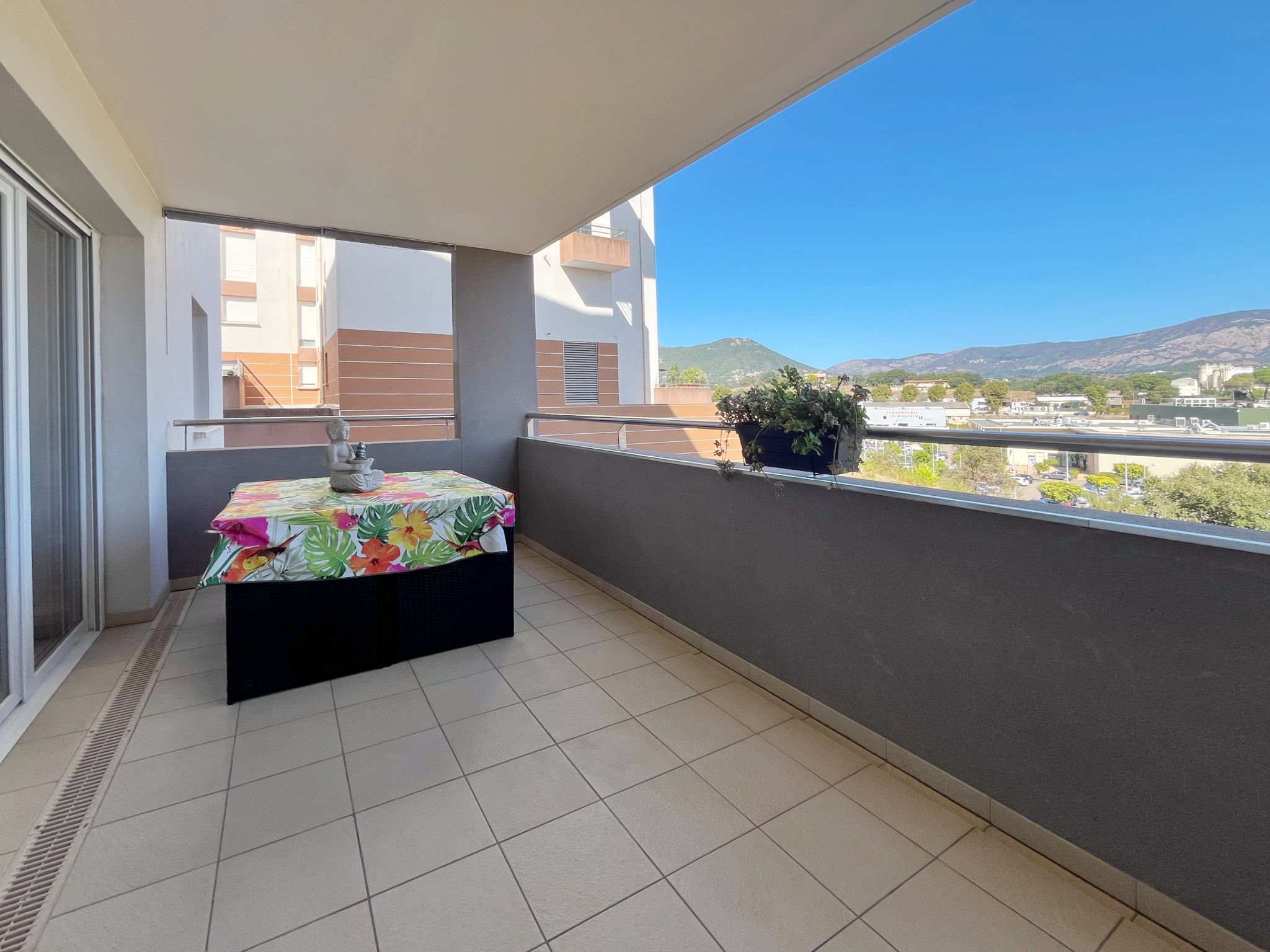 4 pièces 80 m2 récent avec terrasse de 12m2