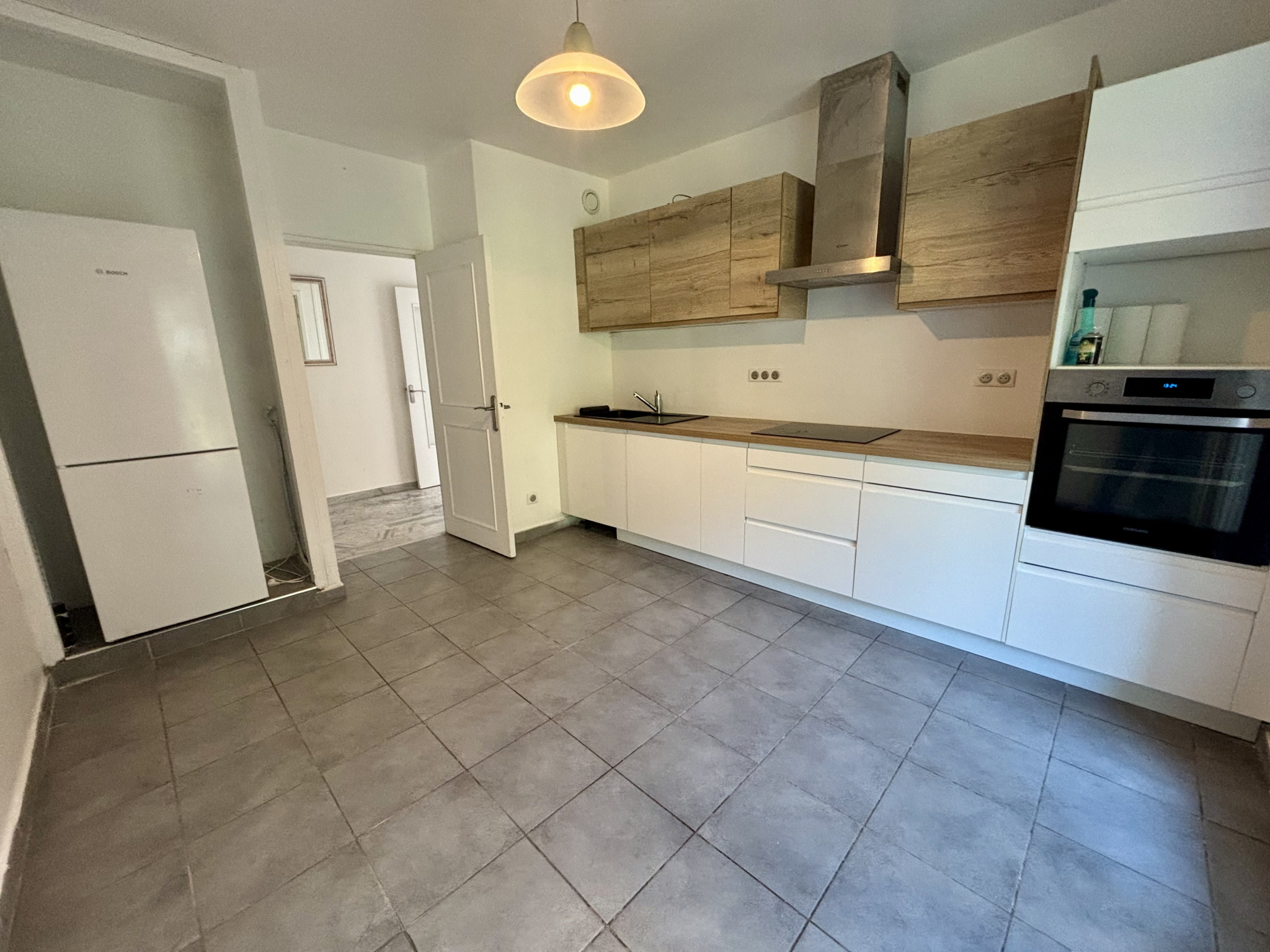 Secteur Bois des Anglais Vaste 3 pièces de 82 m2 avec terrasse et vue dégagée mer & ville