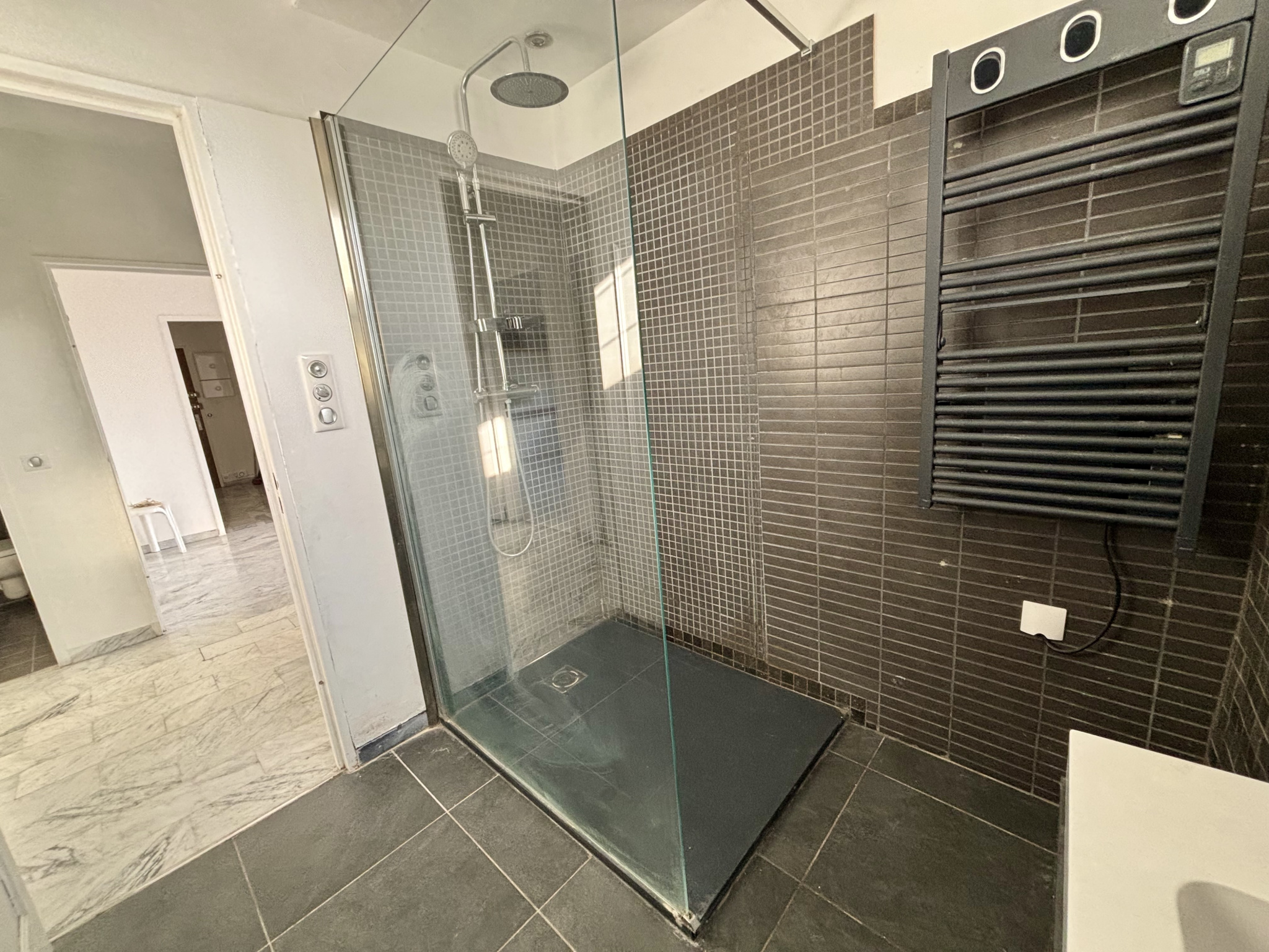 Secteur Bois des Anglais Vaste 3 pièces de 82 m2 avec terrasse et vue dégagée mer & ville