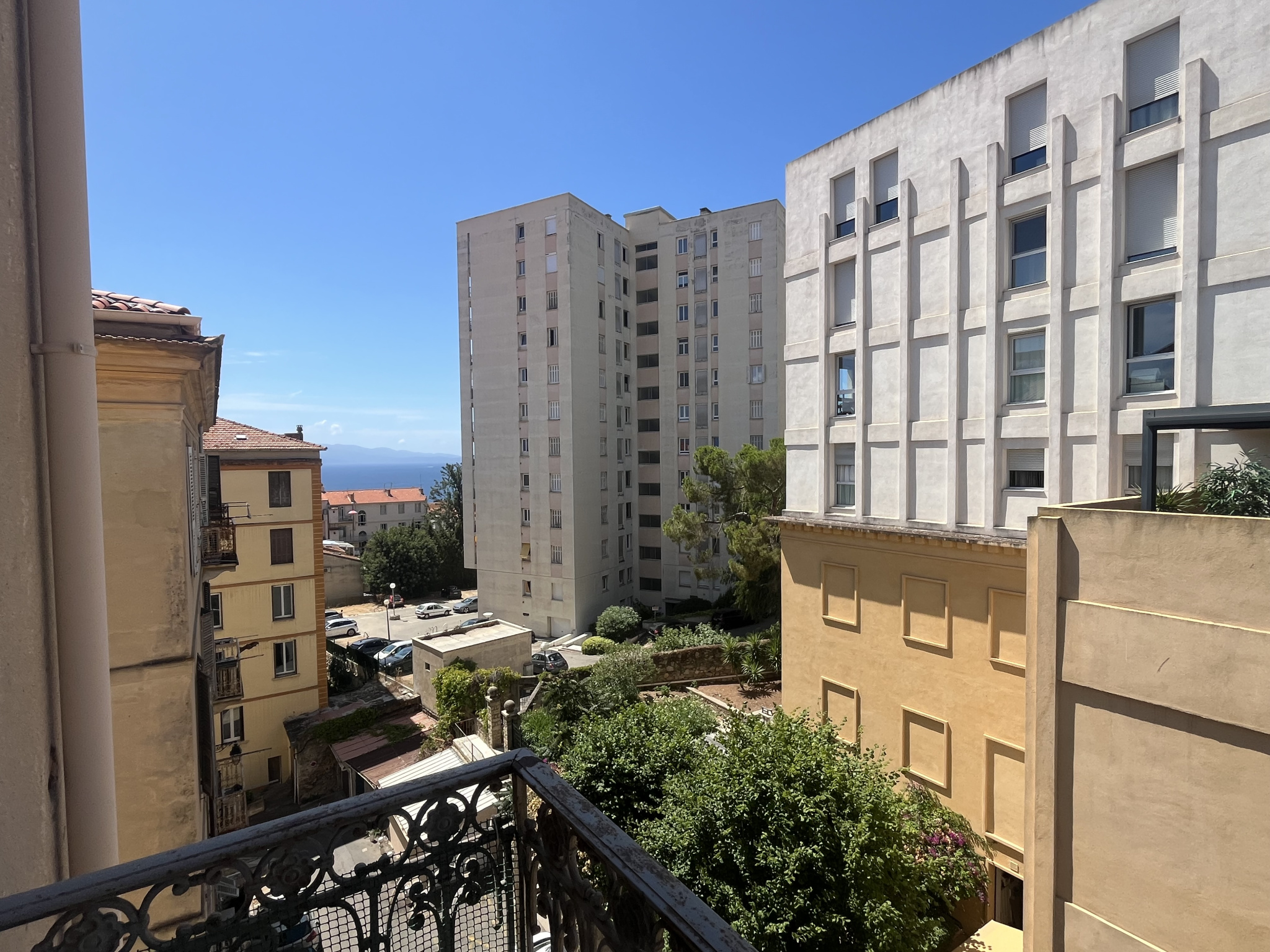 AJACCIO - RARE T3/T4 DE 93 m2 DERNIER ETAGE MARECHAL D'ORNANO