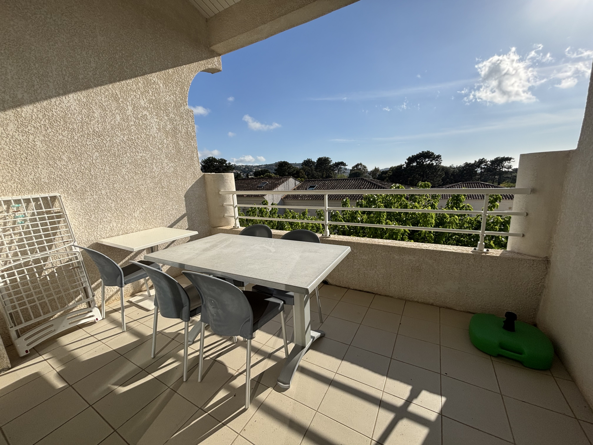 Centre PORTICCIO, 2 pièces en duplex au calme avec belle vue mer