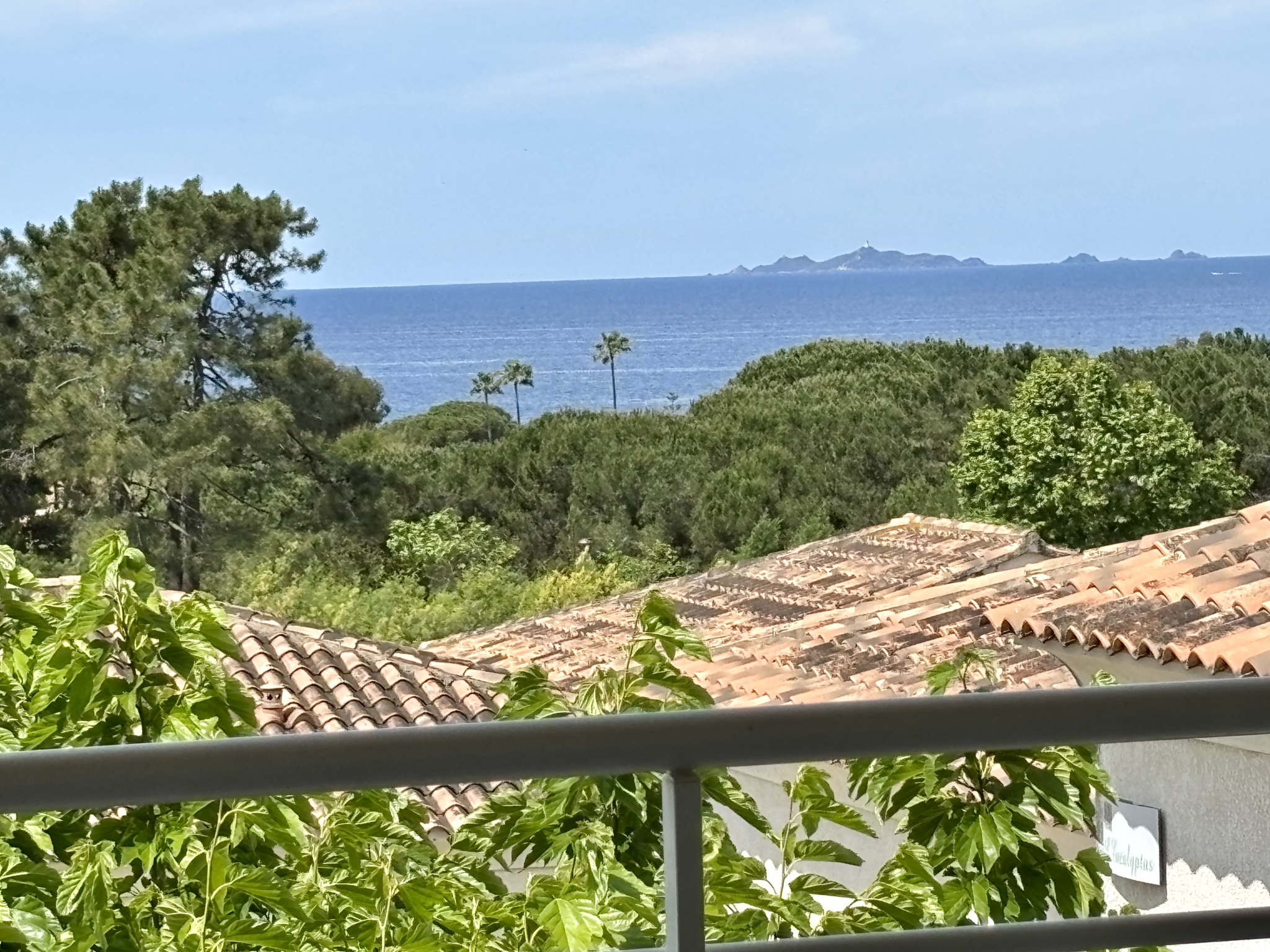 Centre PORTICCIO, 2 pièces en duplex au calme avec belle vue mer