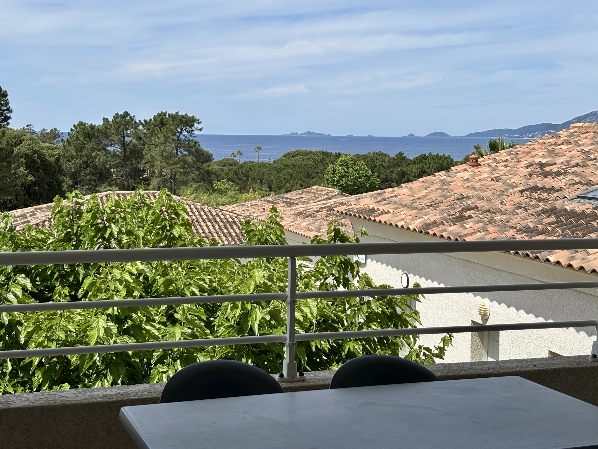 Centre PORTICCIO, 2 pièces en duplex au calme avec belle vue mer