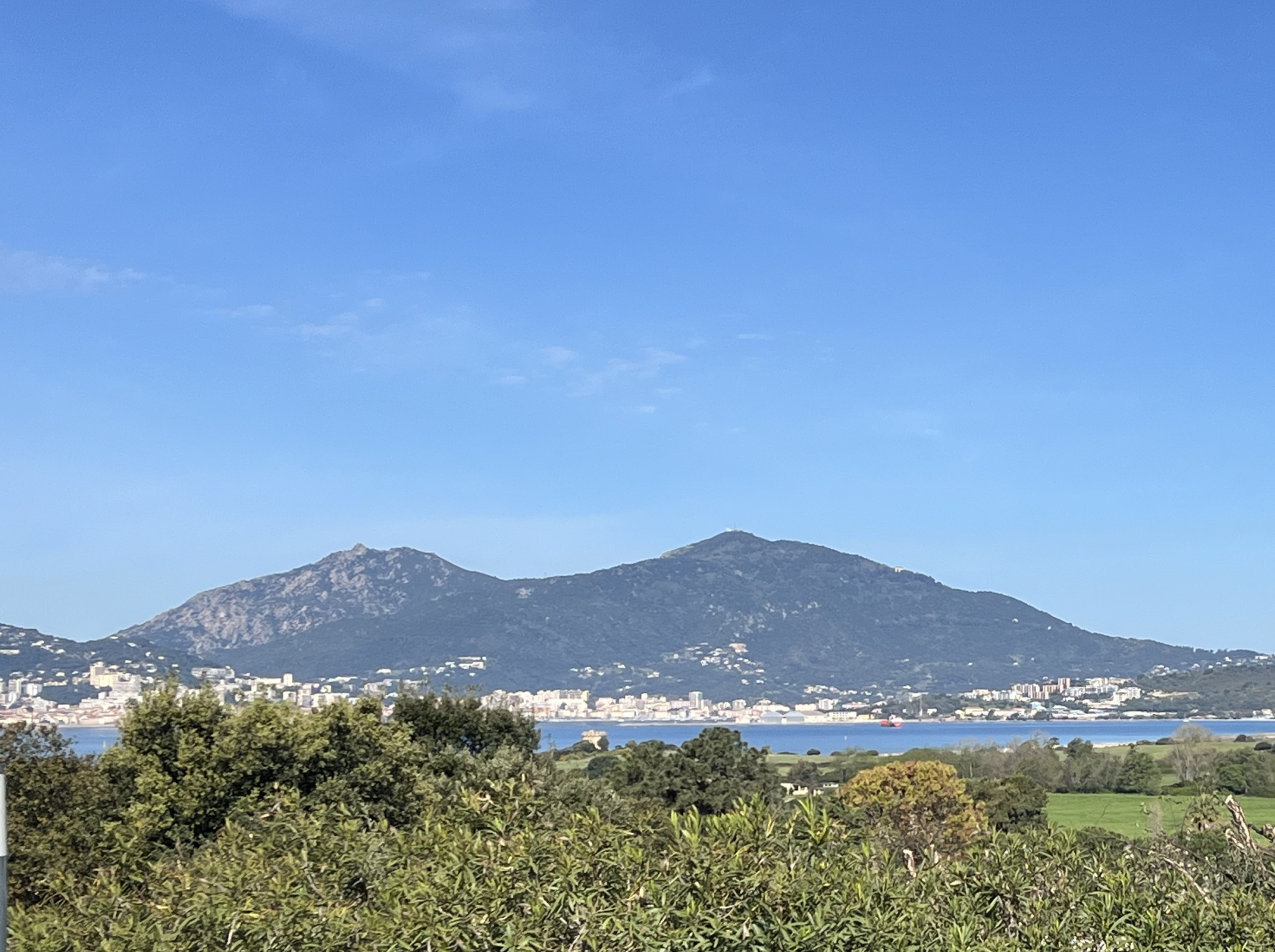 PORTICCIO - VILLA DE CHARMES DE 515 m2 AVEC PISCINE ET VUE MER