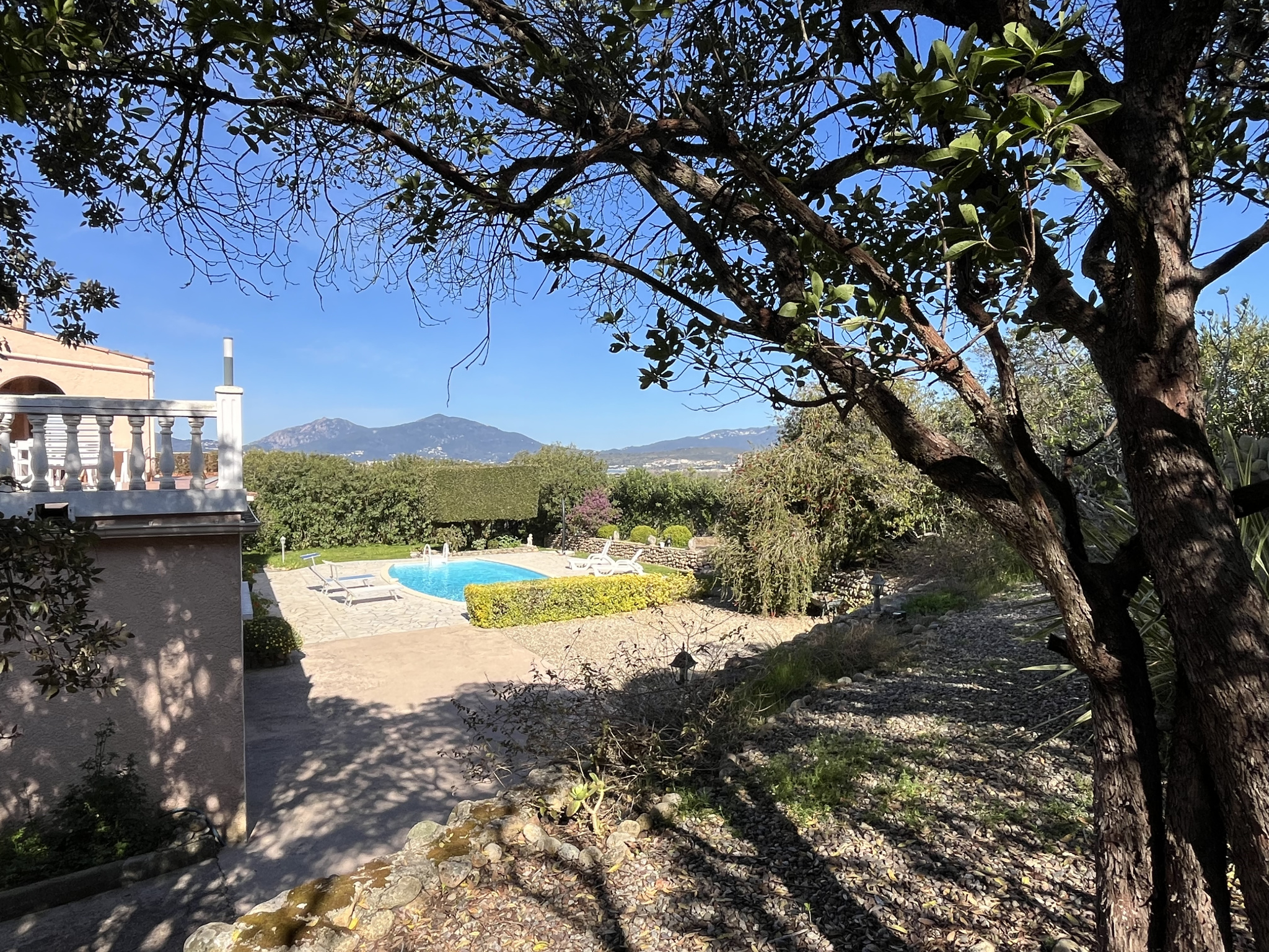 PORTICCIO - VILLA DE CHARMES DE 515 m2 AVEC PISCINE ET VUE MER