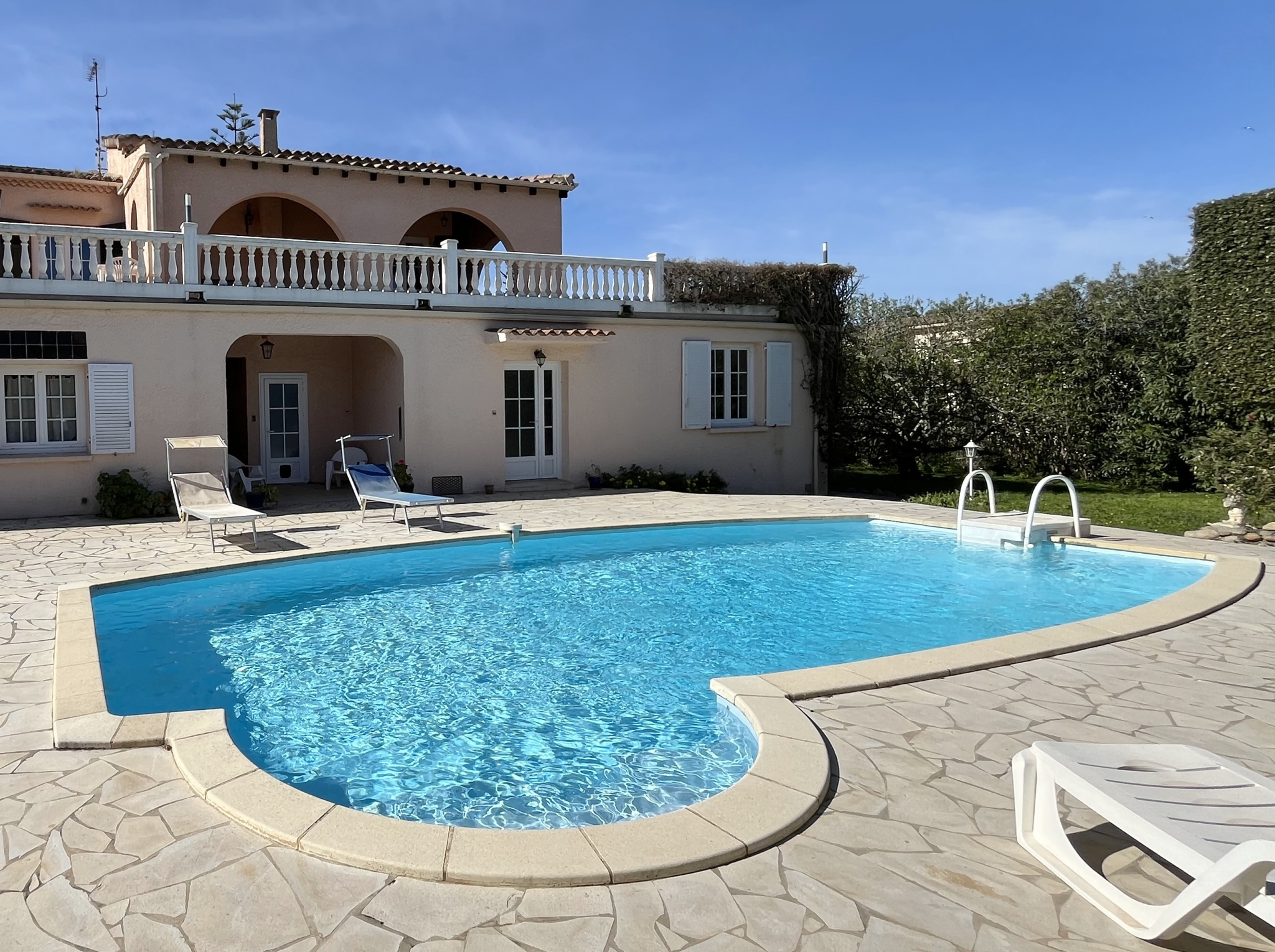 PORTICCIO - VILLA DE CHARMES DE 515 m2 AVEC PISCINE ET VUE MER