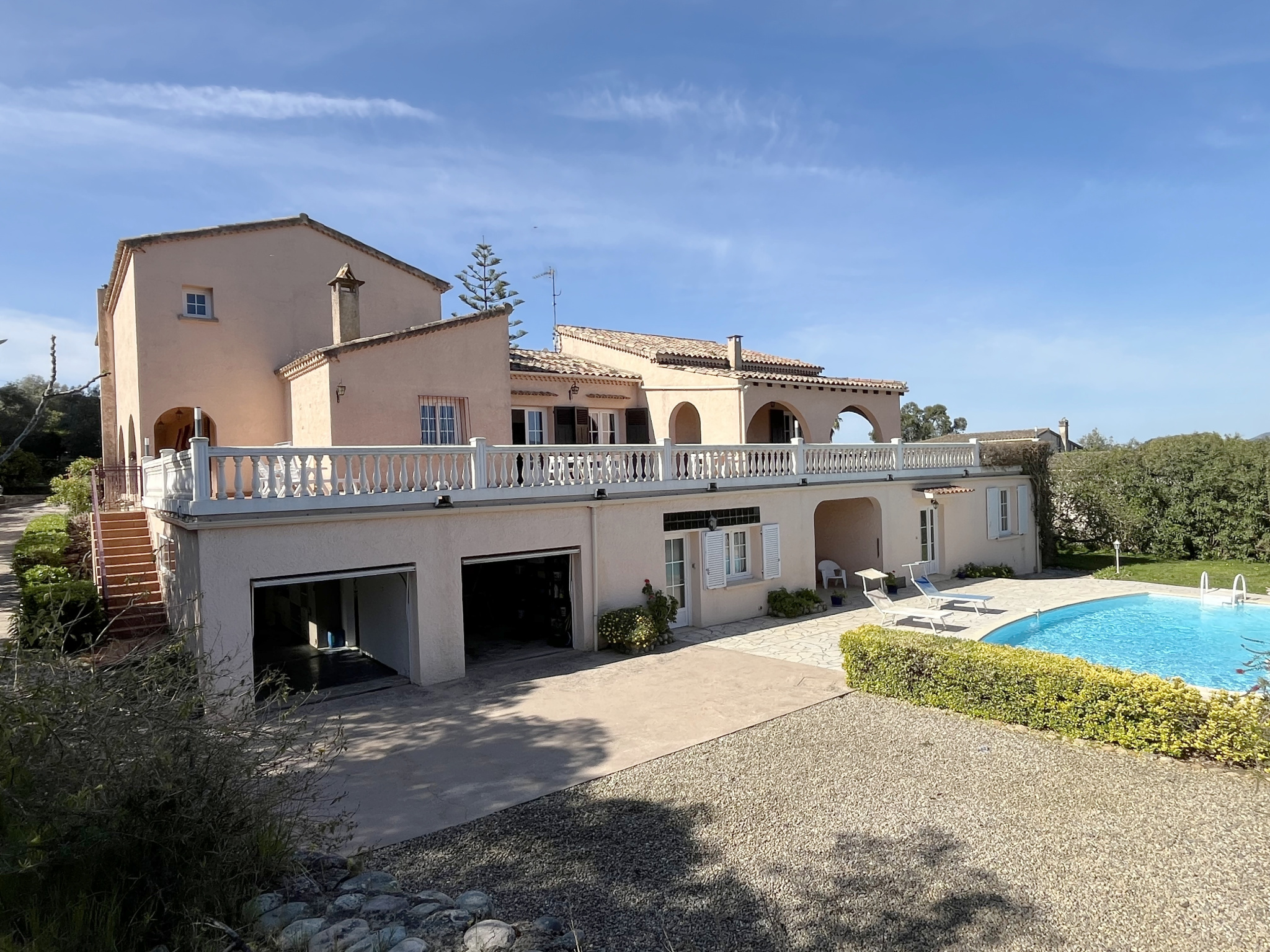 PORTICCIO - VILLA DE CHARMES DE 515 m2 AVEC PISCINE ET VUE MER
