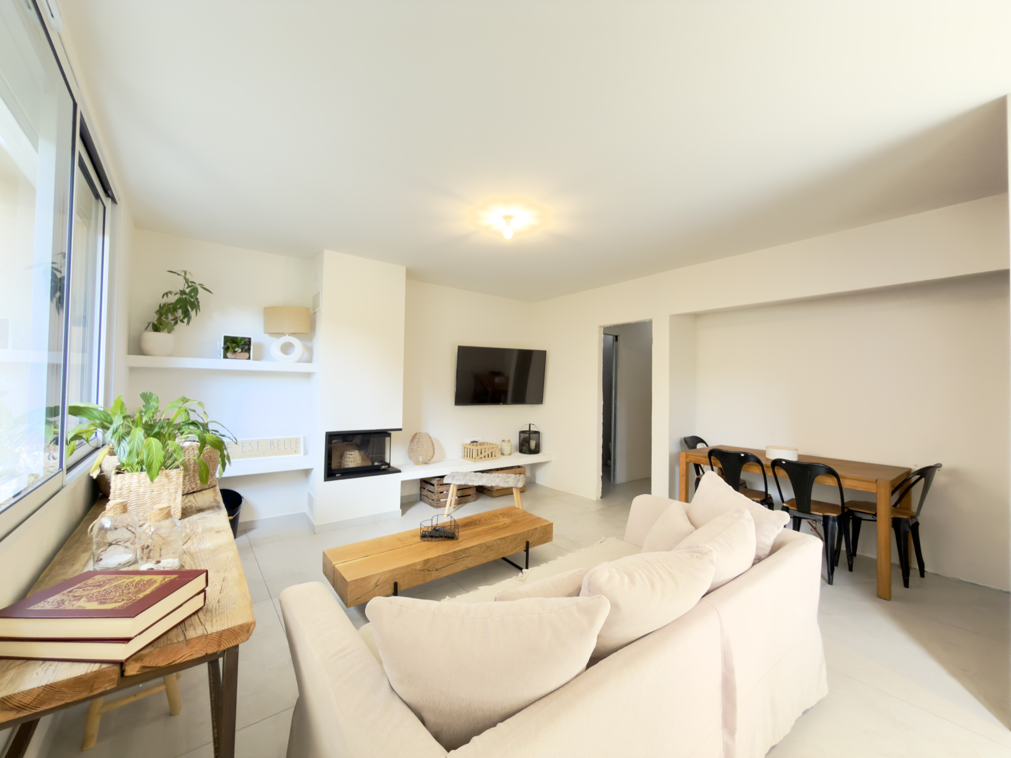 Maison de village entièrement rénovée et sa petite place privée