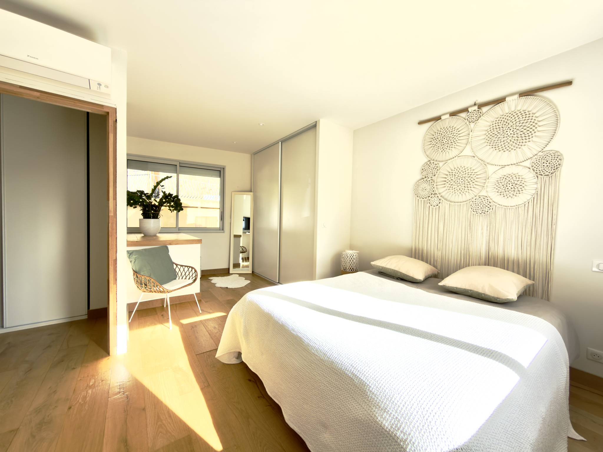 Maison de village entièrement rénovée et sa petite place privée